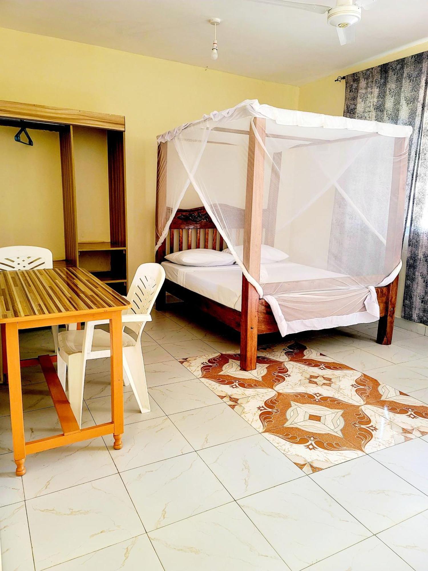 Casuarina Lounge Hotel Malindi Exterior photo