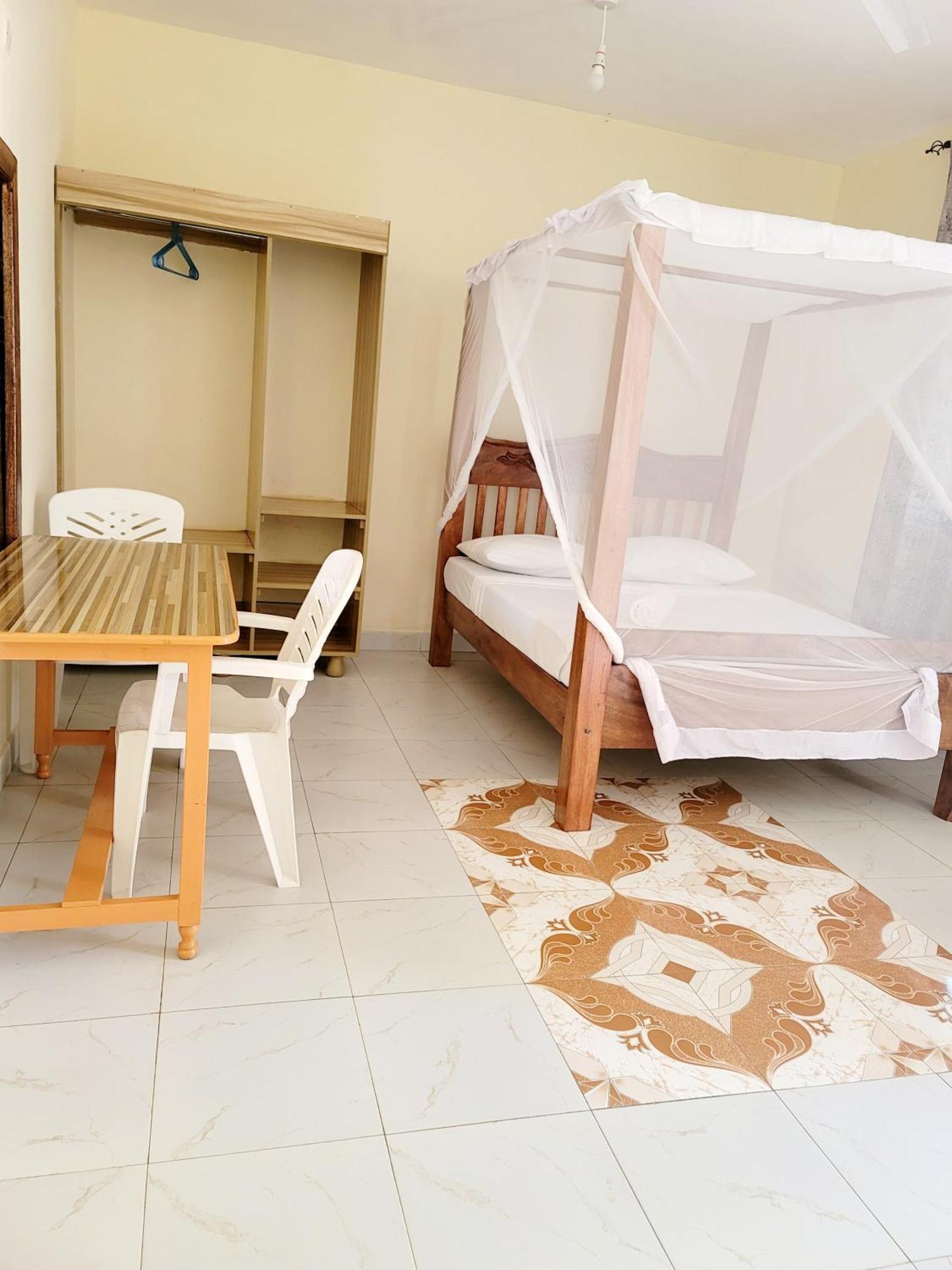 Casuarina Lounge Hotel Malindi Exterior photo